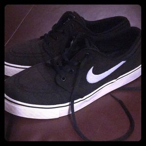 Stefan Janowski women’s Nikes size 7.5 or Youth 6